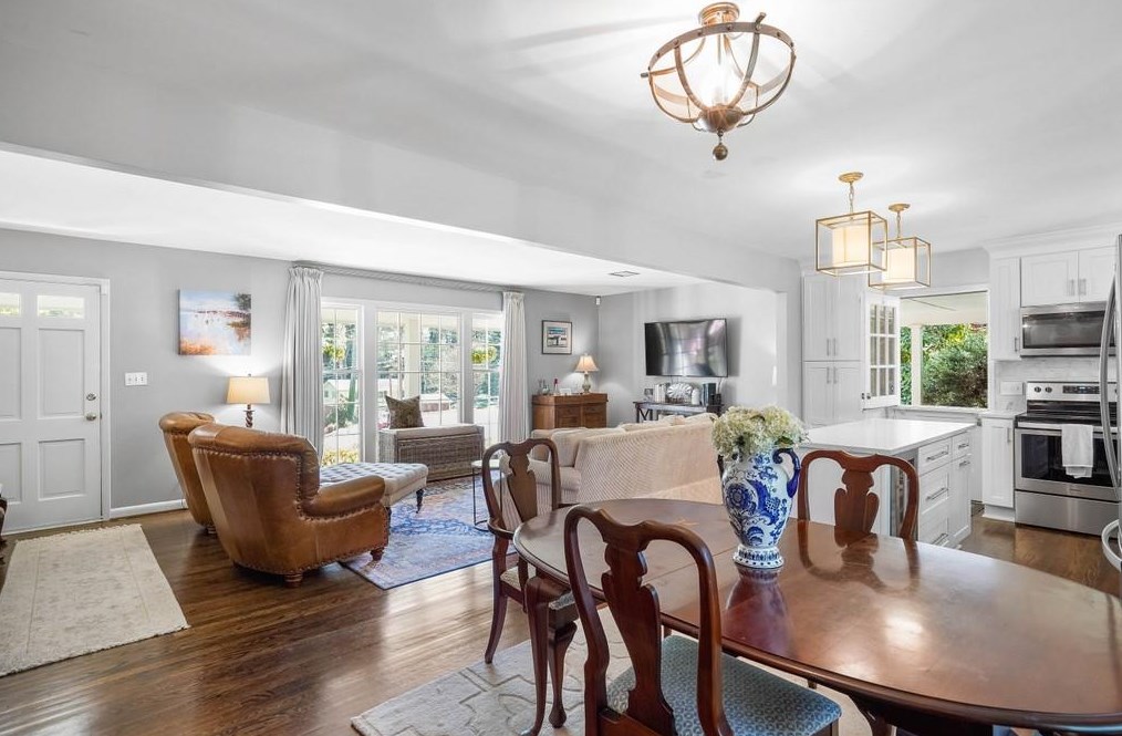 6500 Whispering Ln, Atlanta GA  30328-3065 exterior