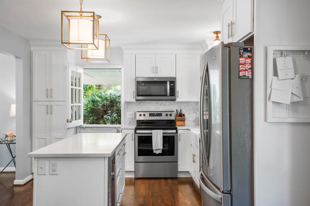 6500 Whispering Ln, Atlanta GA  30328-3065 exterior
