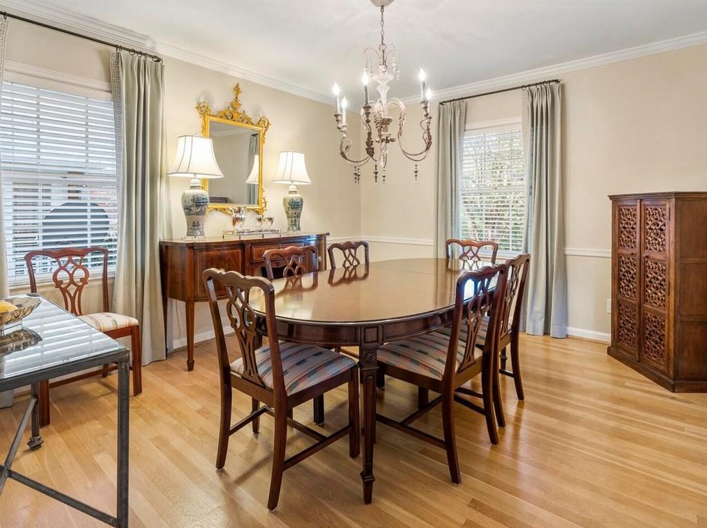 2591 Sharondale Dr, Atlanta GA  30305-3809 exterior
