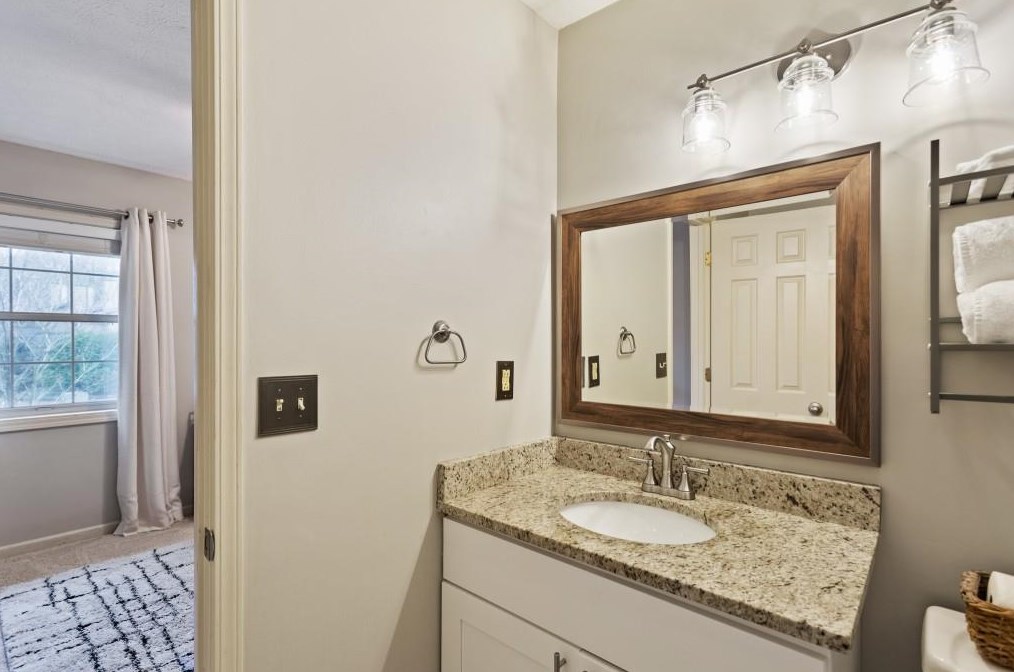 1154 Weatherstone Dr, Atlanta GA  30324-4643 exterior