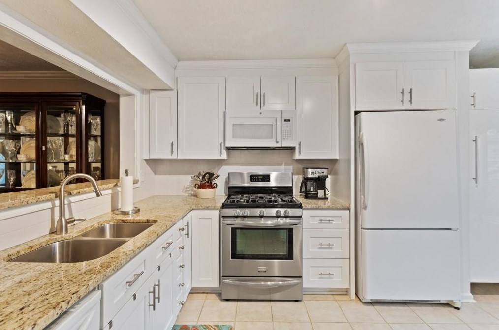 1154 Weatherstone Dr, Atlanta GA  30324-4642 exterior