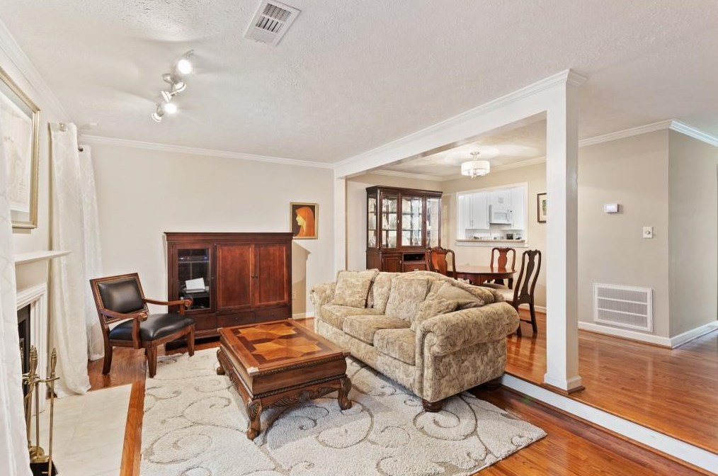 1154 Weatherstone Dr, Atlanta GA  30324-4643 exterior