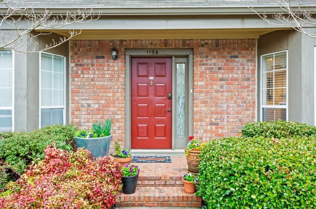 1154 Weatherstone Dr, Atlanta GA  30324-4643 exterior