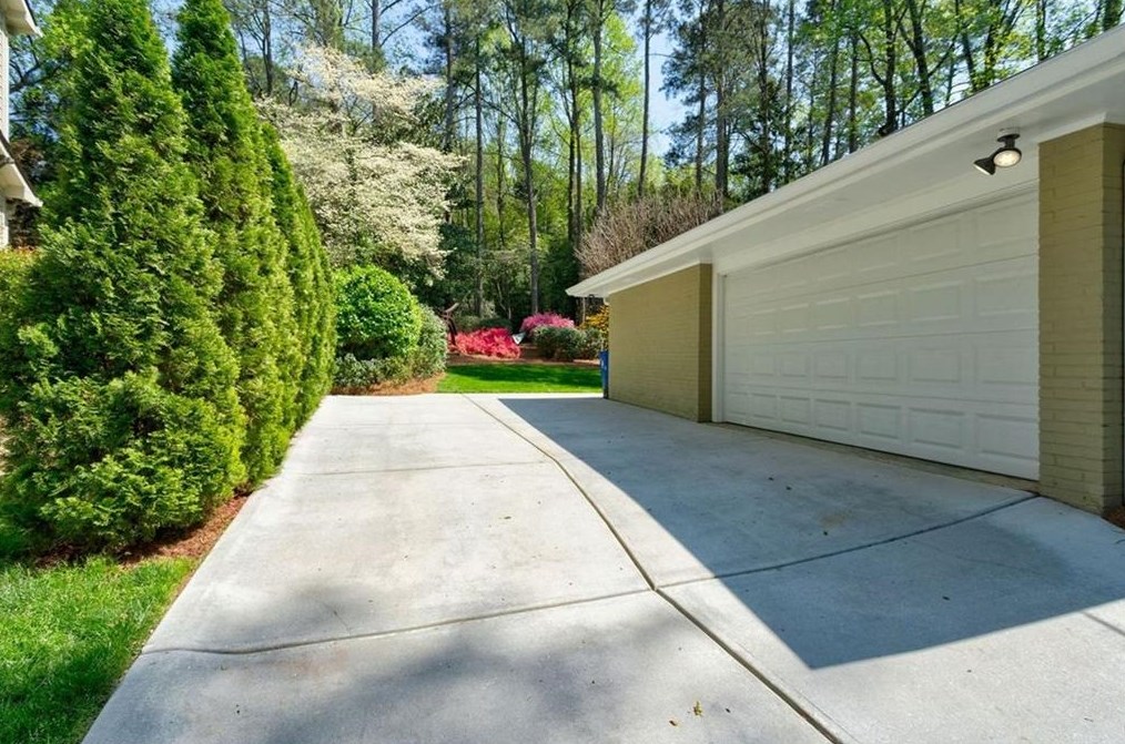 1987 Silvastone Dr, Atlanta GA 30345-3737 exterior