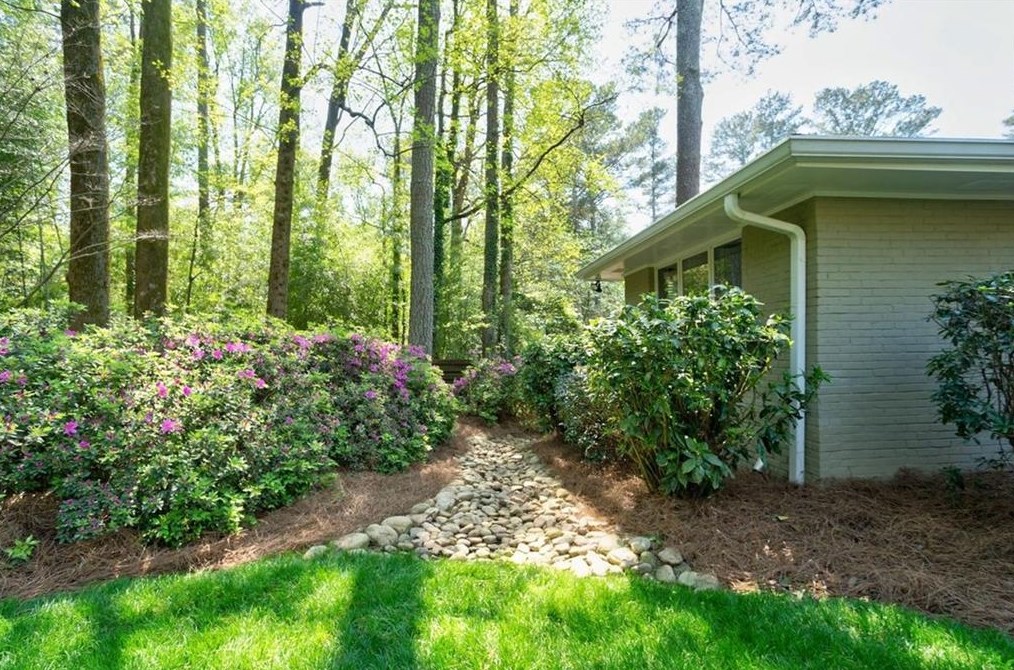 1987 Silvastone Dr, Atlanta GA 30345-3737 exterior