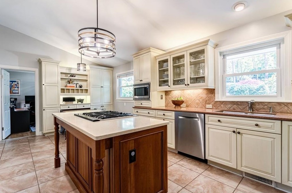 1987 Silvastone Dr, Atlanta GA 30345-3737 exterior