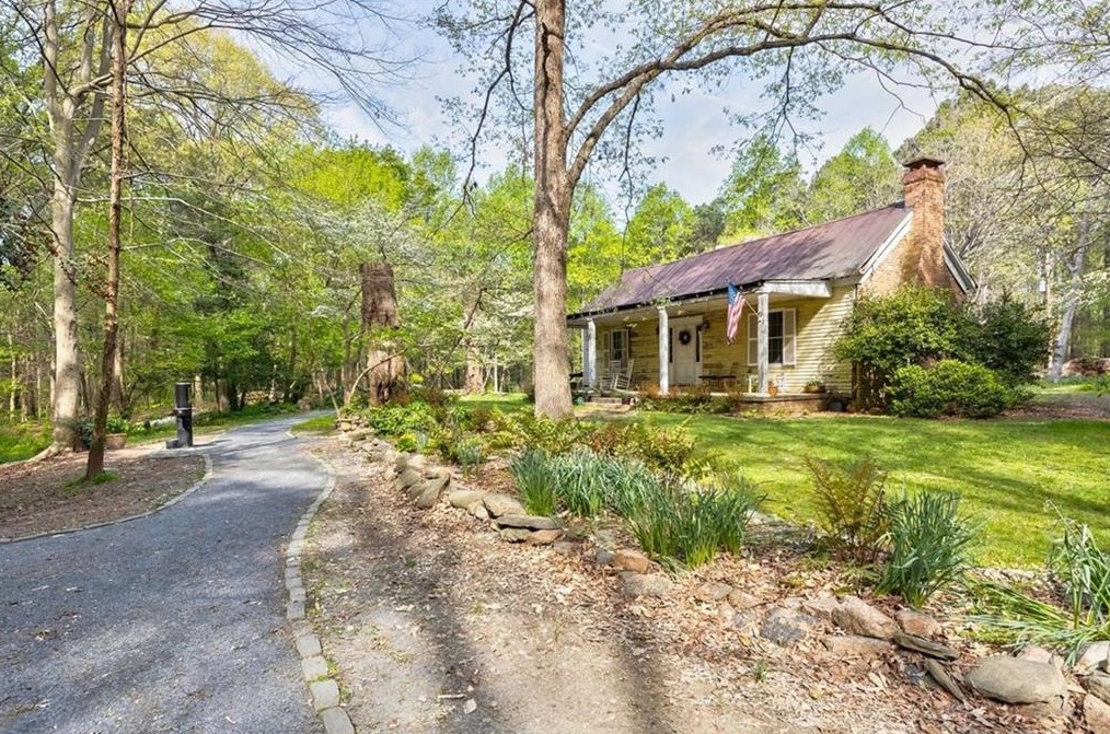 1987 Silvastone Dr, Atlanta GA 30345-3737 exterior