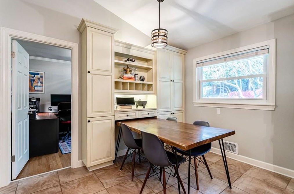 1987 Silvastone Dr, Atlanta GA 30345-3737 exterior