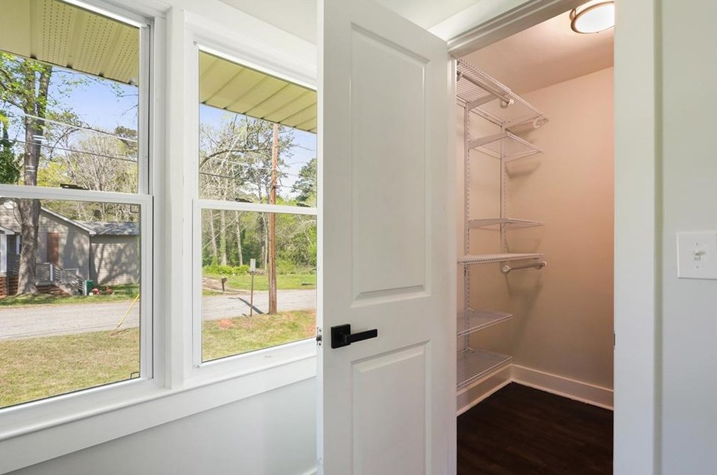 1660 Columbia Cir, Decatur GA  30032-4607 exterior