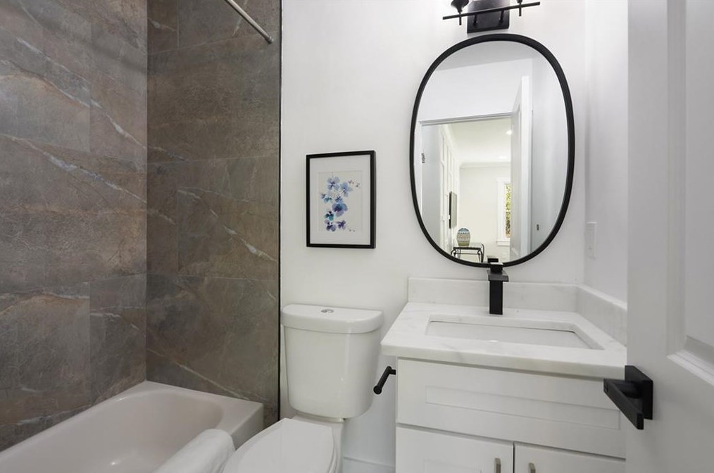 1660 Columbia Cir, Decatur GA  30032-4607 exterior