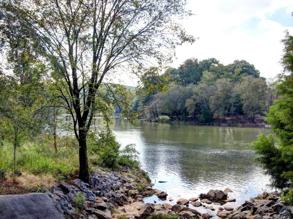 200 River Vista Dr, Atlanta GA  30339-7602 exterior
