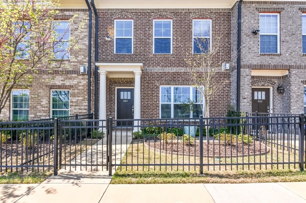 882 Westmoreland Cir, Atlanta, GA 30318-4019