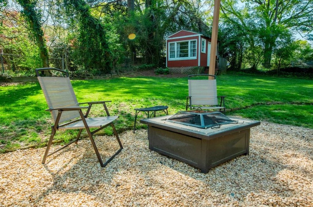 2150 Rando Ln, Atlanta GA 30318-1926 exterior