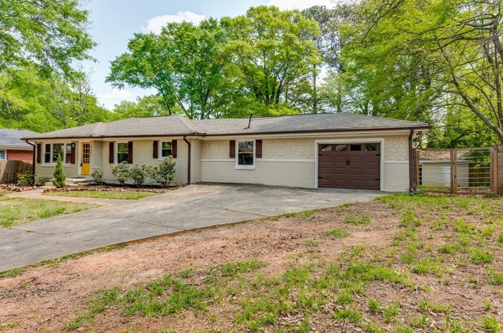 2216 Whites Mill Rd, Decatur, GA 30032-5613