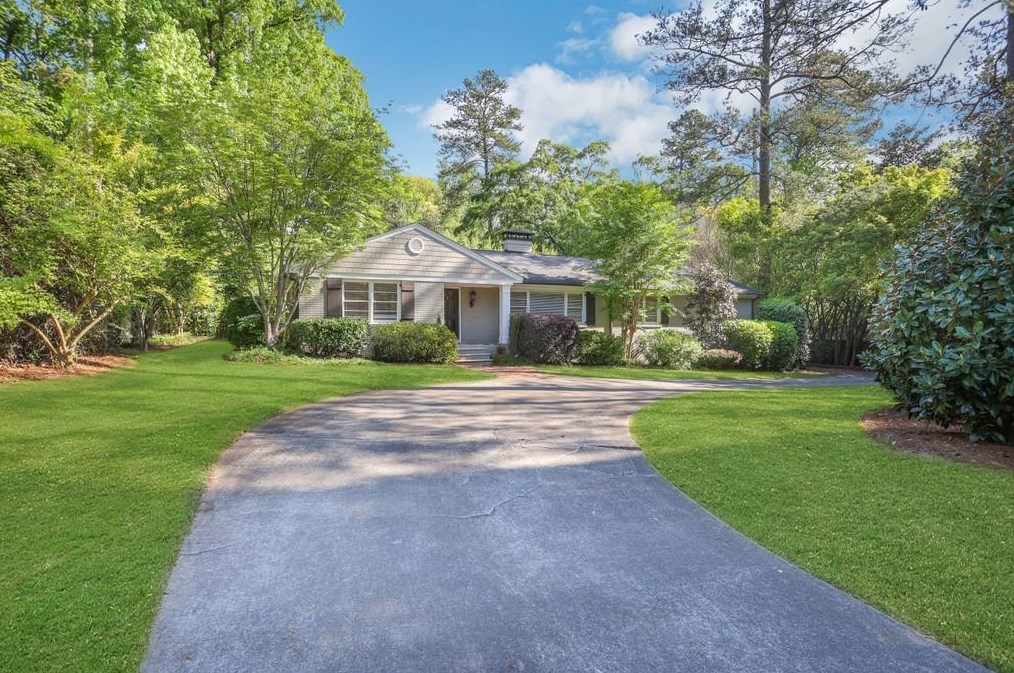 611 Peachtree Battle Ave, Atlanta GA  30327-1211 exterior
