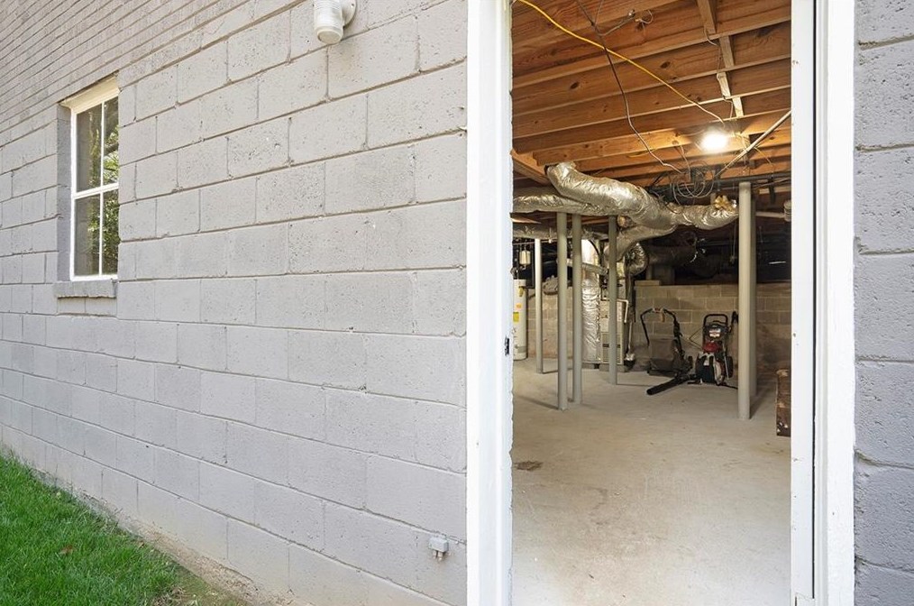 1281 Willivee Dr, Decatur GA 30033-4120 exterior