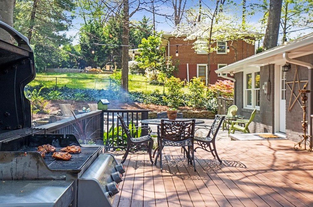 1281 Willivee Dr, Decatur GA 30033-4120 exterior