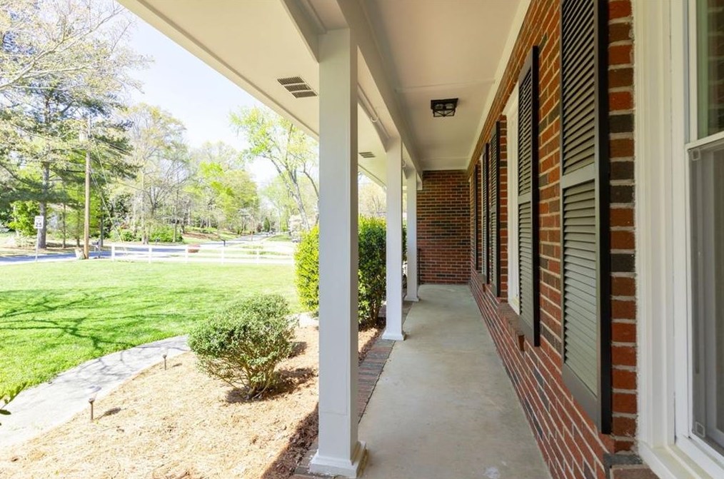 105 Wavetree Dr, Roswell, GA 30075-2922