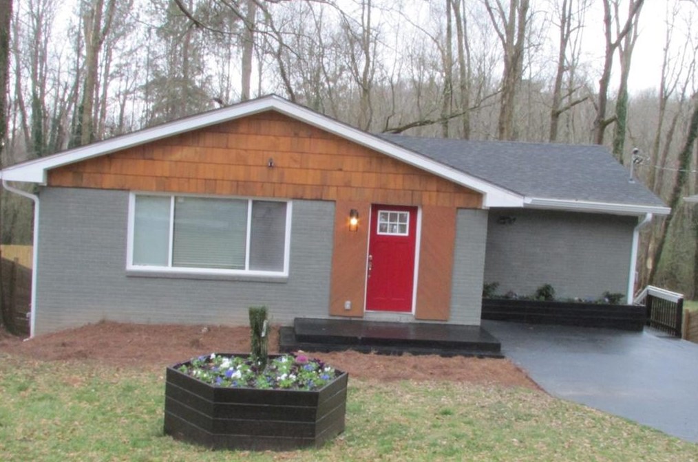 325 Rhinehill Rd, Atlanta GA  30315-7401 exterior