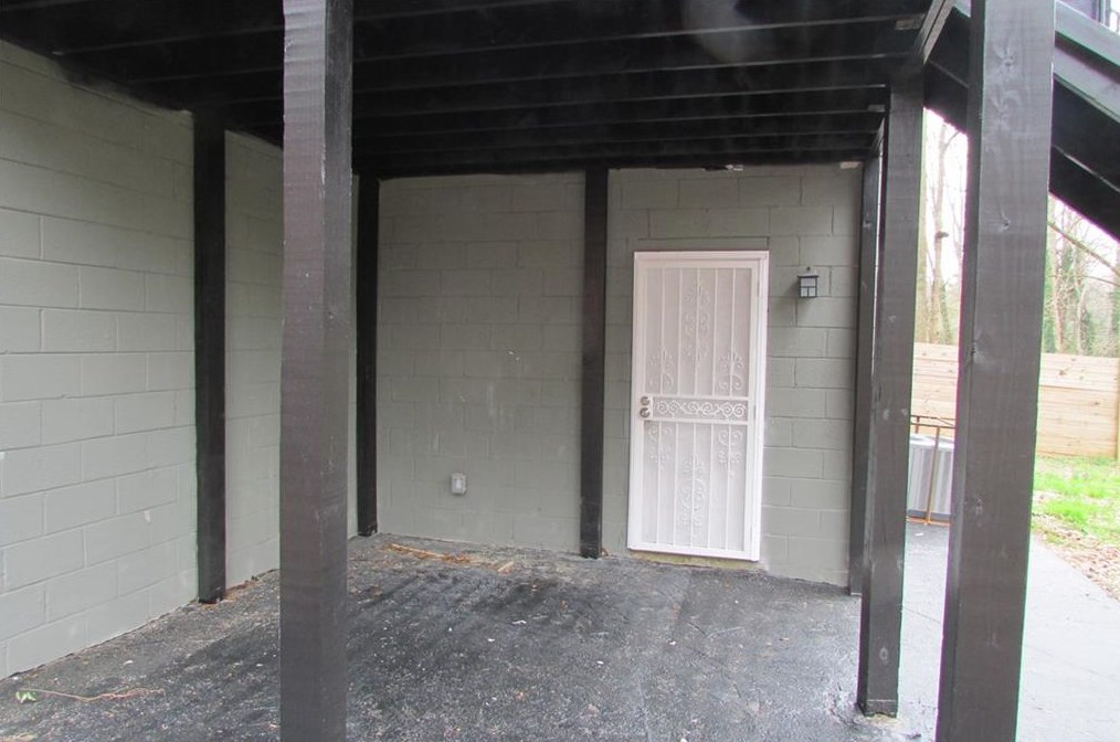 325 Rhinehill Rd, Atlanta GA  30315-7401 exterior