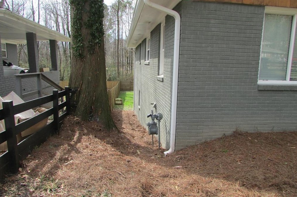 325 Rhinehill Rd, Atlanta GA  30315-7401 exterior