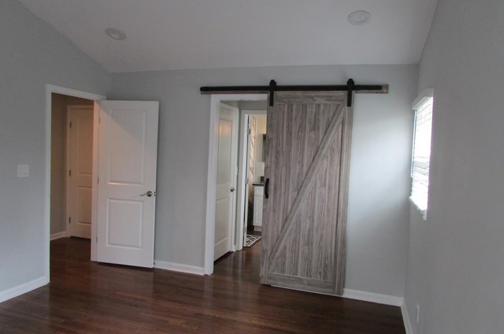 325 Rhinehill Rd, Atlanta GA  30315-7401 exterior