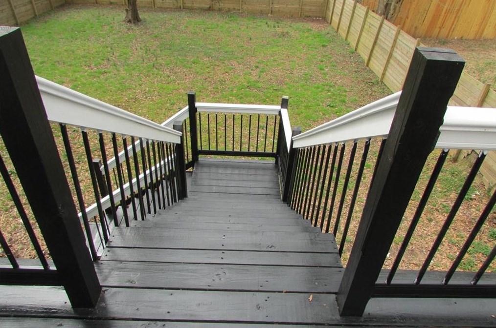 325 Rhinehill Rd, Atlanta GA  30315-7401 exterior