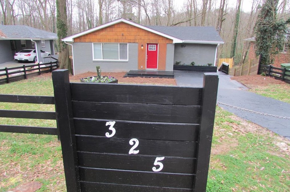325 Rhinehill Rd, Atlanta GA  30315-7401 exterior
