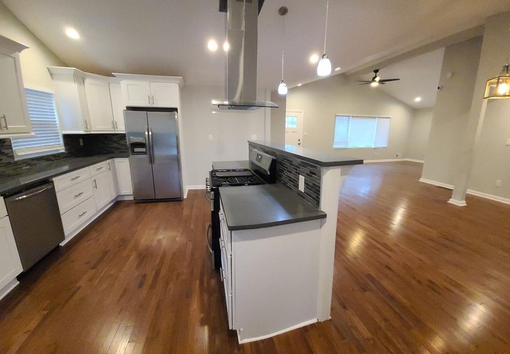 325 Rhinehill Rd, Atlanta GA  30315-7401 exterior