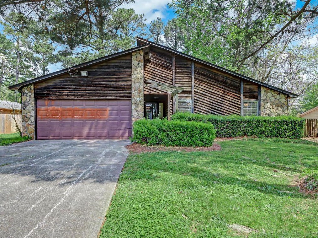1341 Country Downs Dr, Norcross, GA 30093-2402