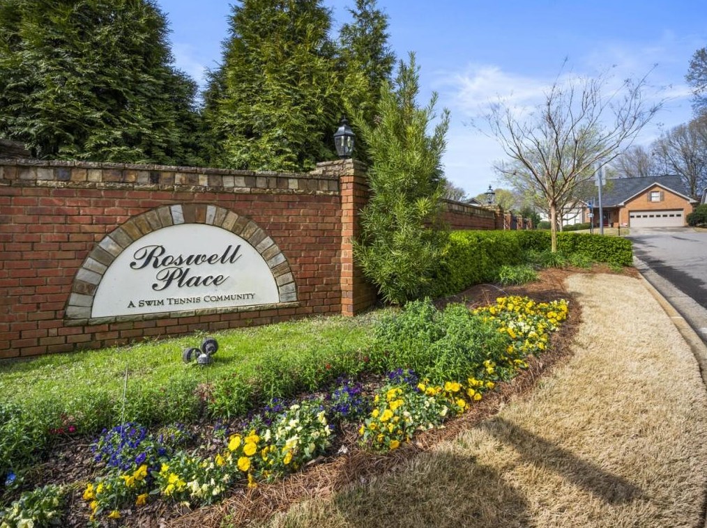 145 Shelli Ln, Roswell, GA 30075-2966