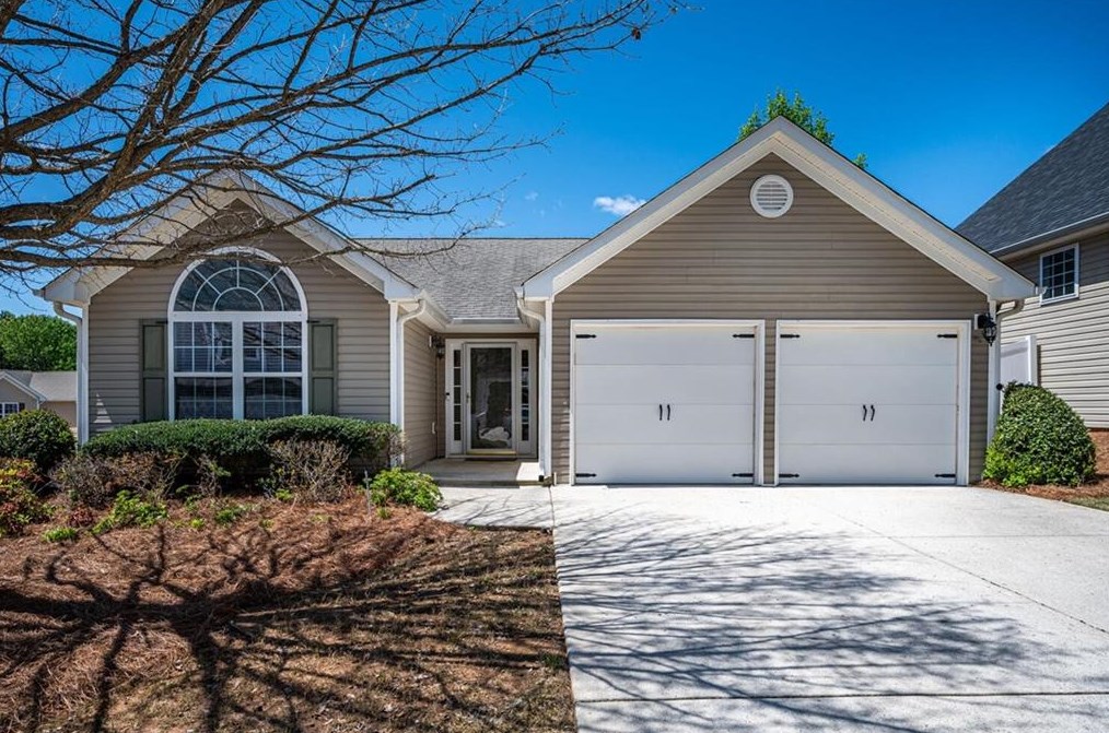 290 Highland Falls Dr, Hiram, GA 30141
