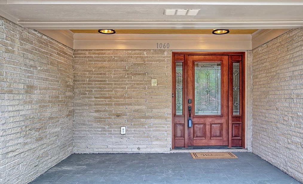 1060 Ragley Hall Rd, Atlanta GA  30319-2556 exterior