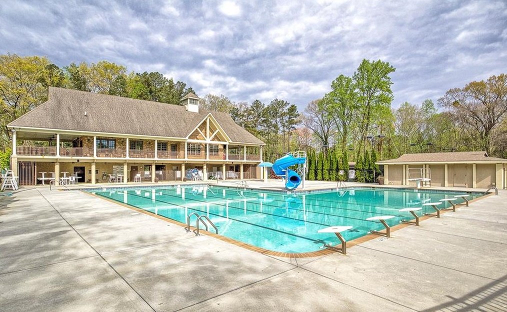 1060 Ragley Hall Rd, Atlanta GA  30319-2556 exterior