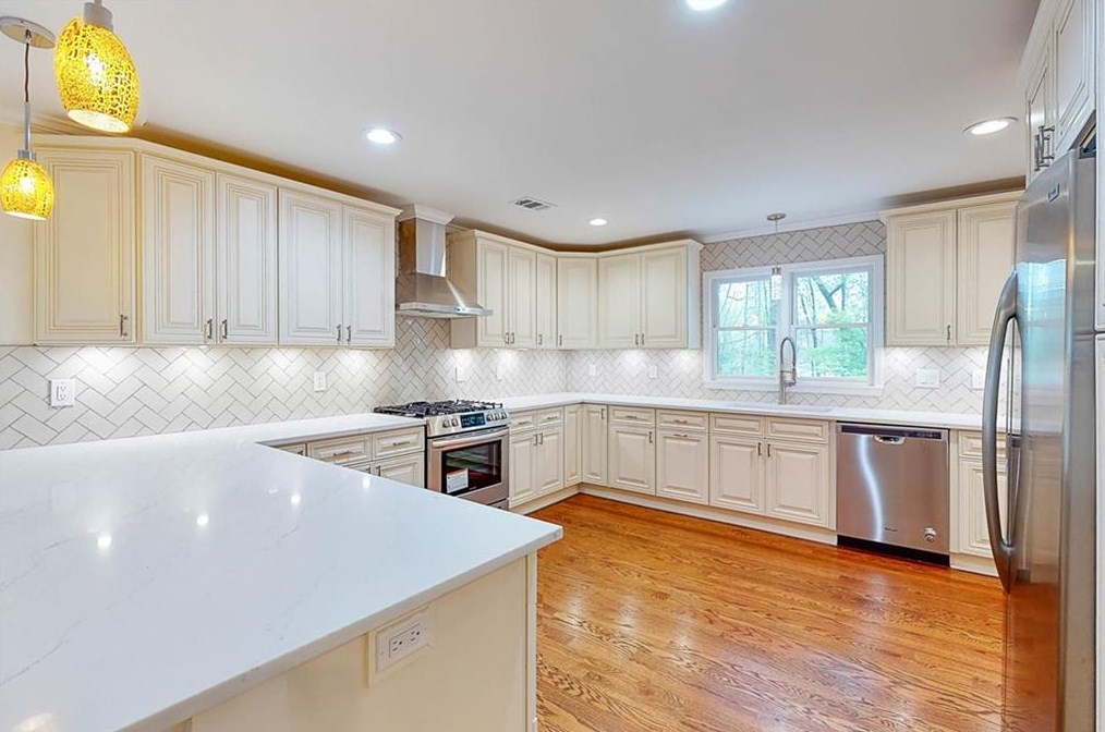 1060 Ragley Hall Rd, Atlanta GA  30319-2556 exterior