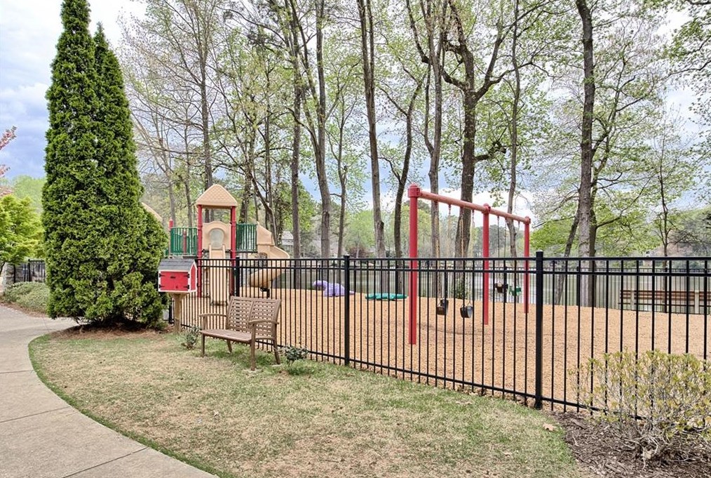1060 Ragley Hall Rd, Atlanta GA  30319-2556 exterior