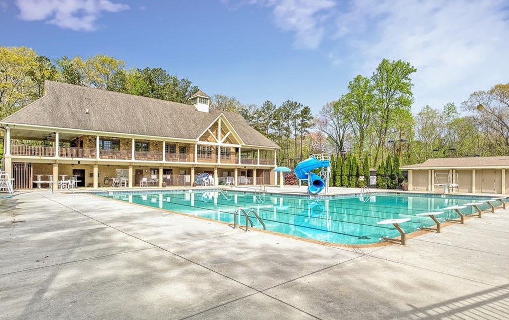 1060 Ragley Hall Rd, Atlanta GA  30319-2556 exterior