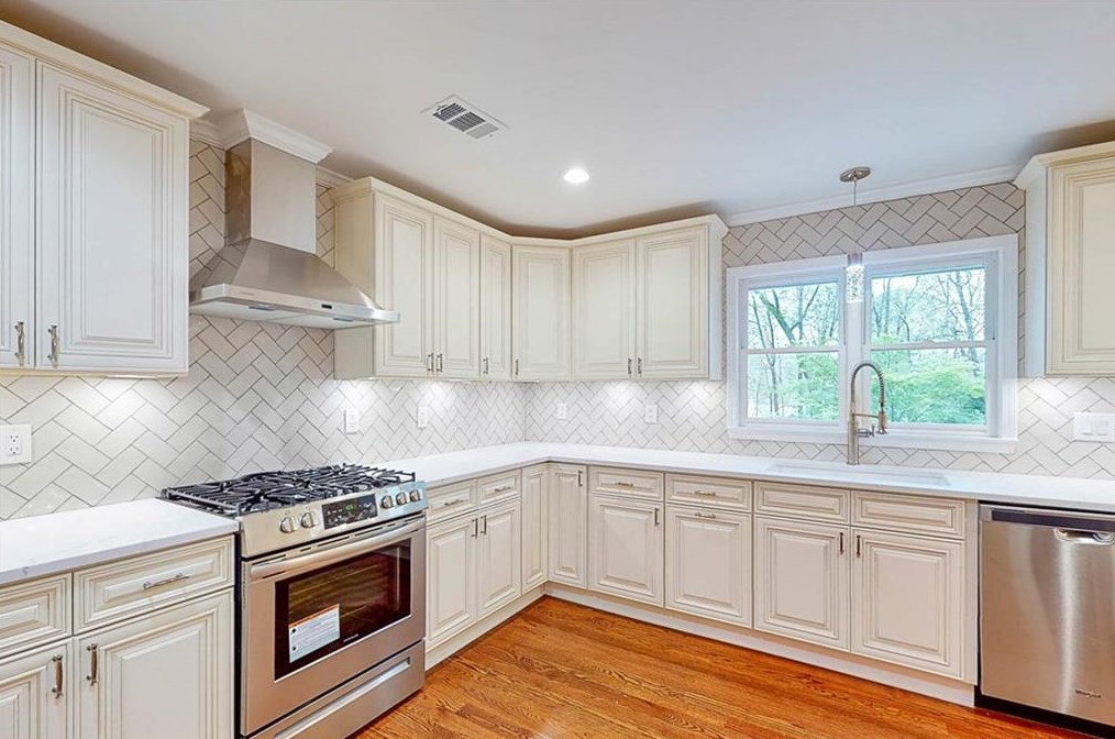 1060 Ragley Hall Rd, Atlanta GA  30319-2556 exterior
