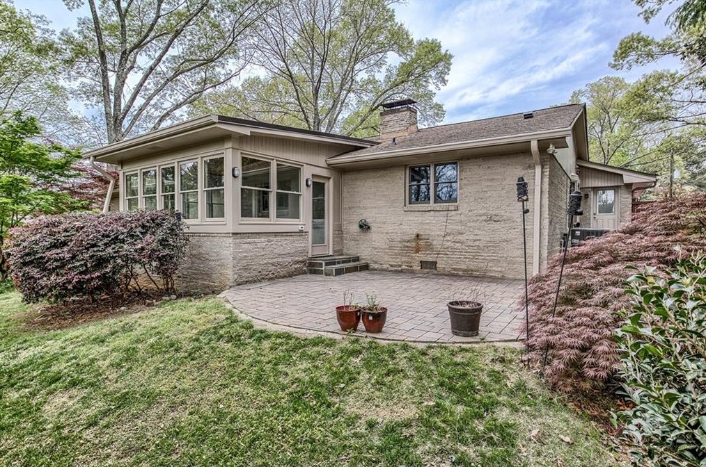 1060 Ragley Hall Rd, Atlanta GA  30319-2556 exterior