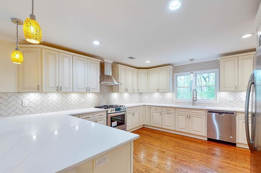 1060 Ragley Hall Rd, Atlanta GA  30319-2556 exterior