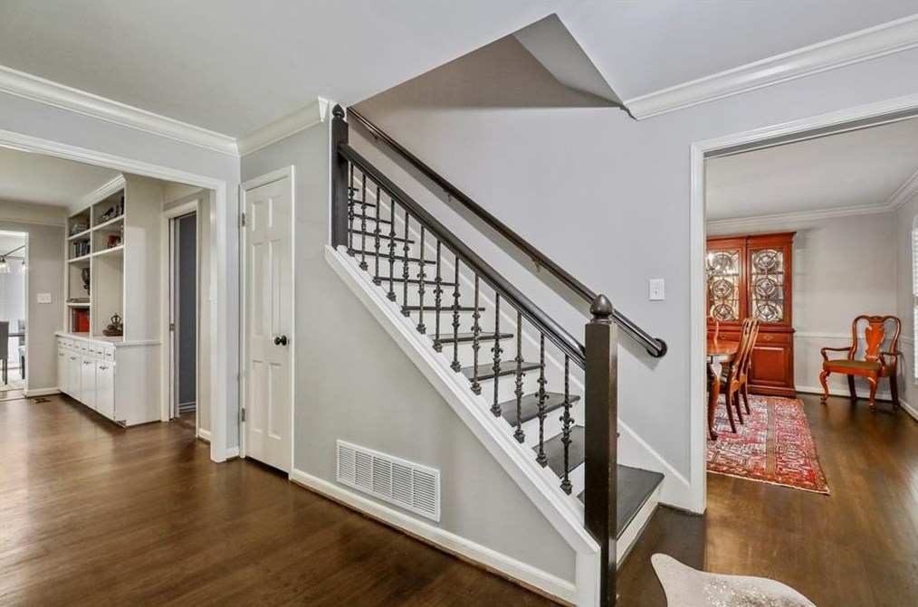 4384 Whitewater Creek Rd, Atlanta, GA 30327-3958