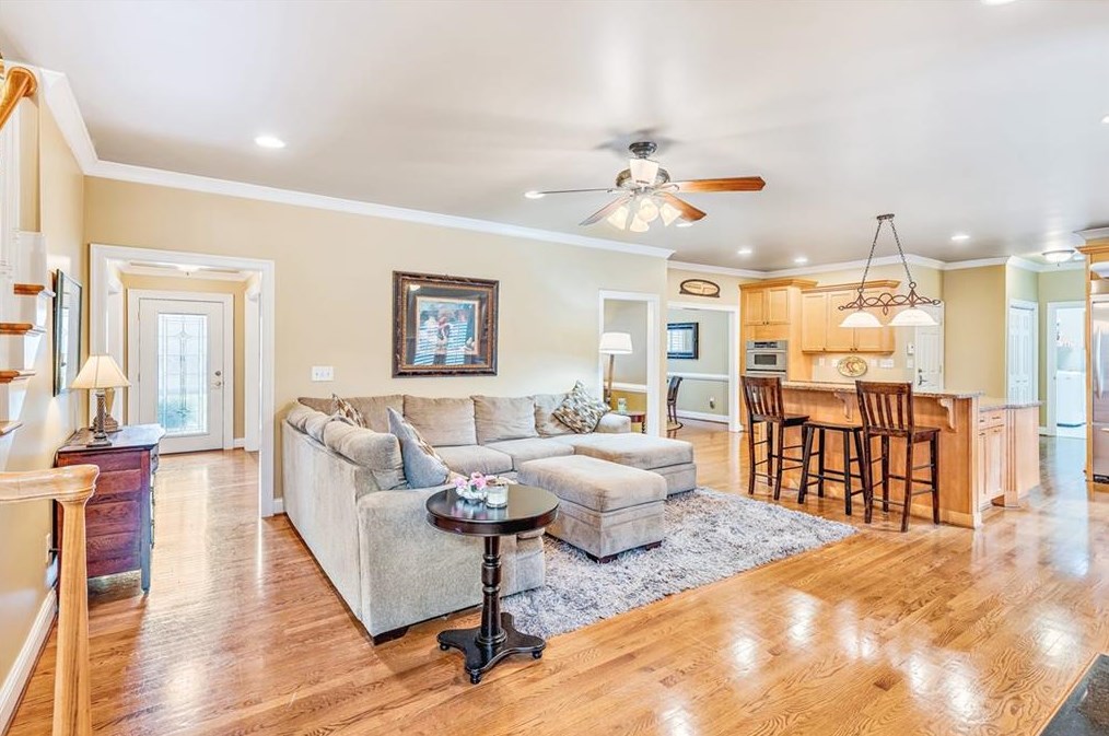 1664 Colebrook Cir, Decatur GA  30033-1425 exterior