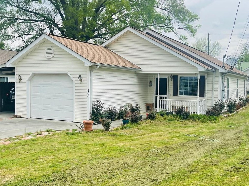 108 Telfair St, Calhoun, GA 30701-2722