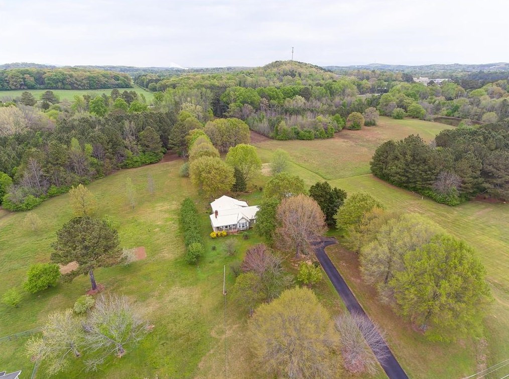 192 Cedar Hill Dr, Calhoun, GA 30701-7972