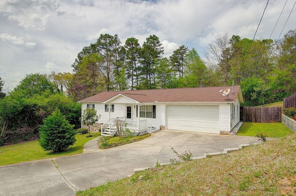 110 Lindsey Ct, Calhoun, GA 30701-2076