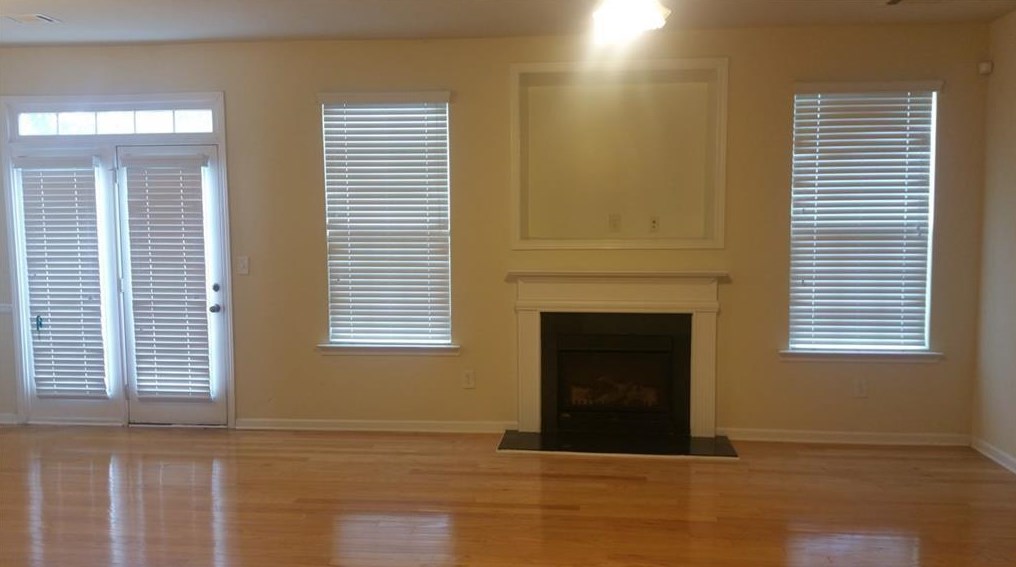 936 Pierce Ivy Ct, Lawrenceville, GA 30043