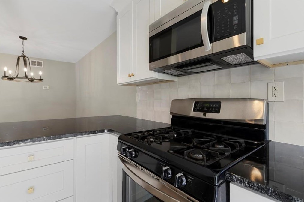 1106 Woodcliff Dr, Atlanta GA  30350-3166 exterior