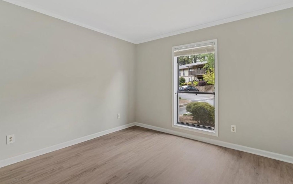 1106 Woodcliff Dr, Atlanta GA  30350-3166 exterior