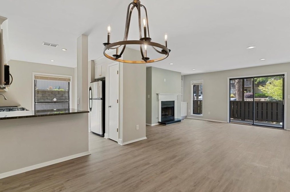 1106 Woodcliff Dr, Atlanta GA  30350-3166 exterior