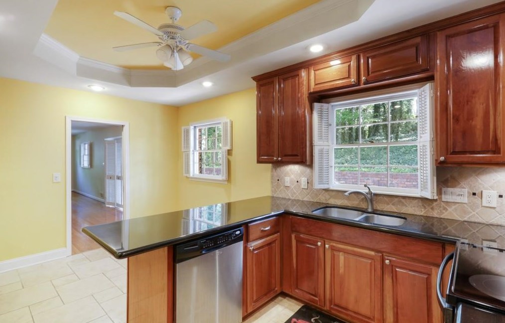 6485 Whispering Ln, Atlanta GA  30328-3065 exterior